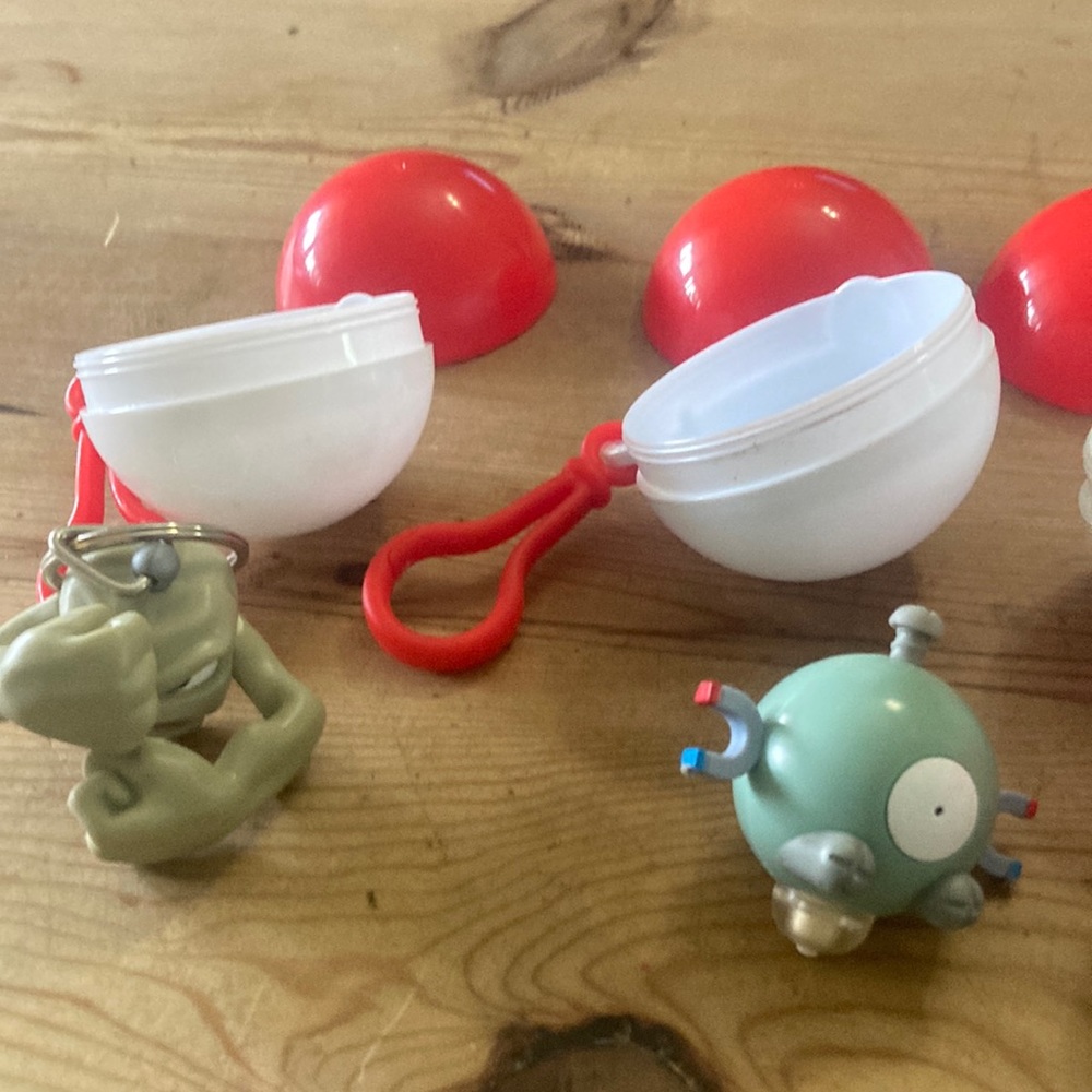 Vintage 1999 Pokémon toys. In excellent shape